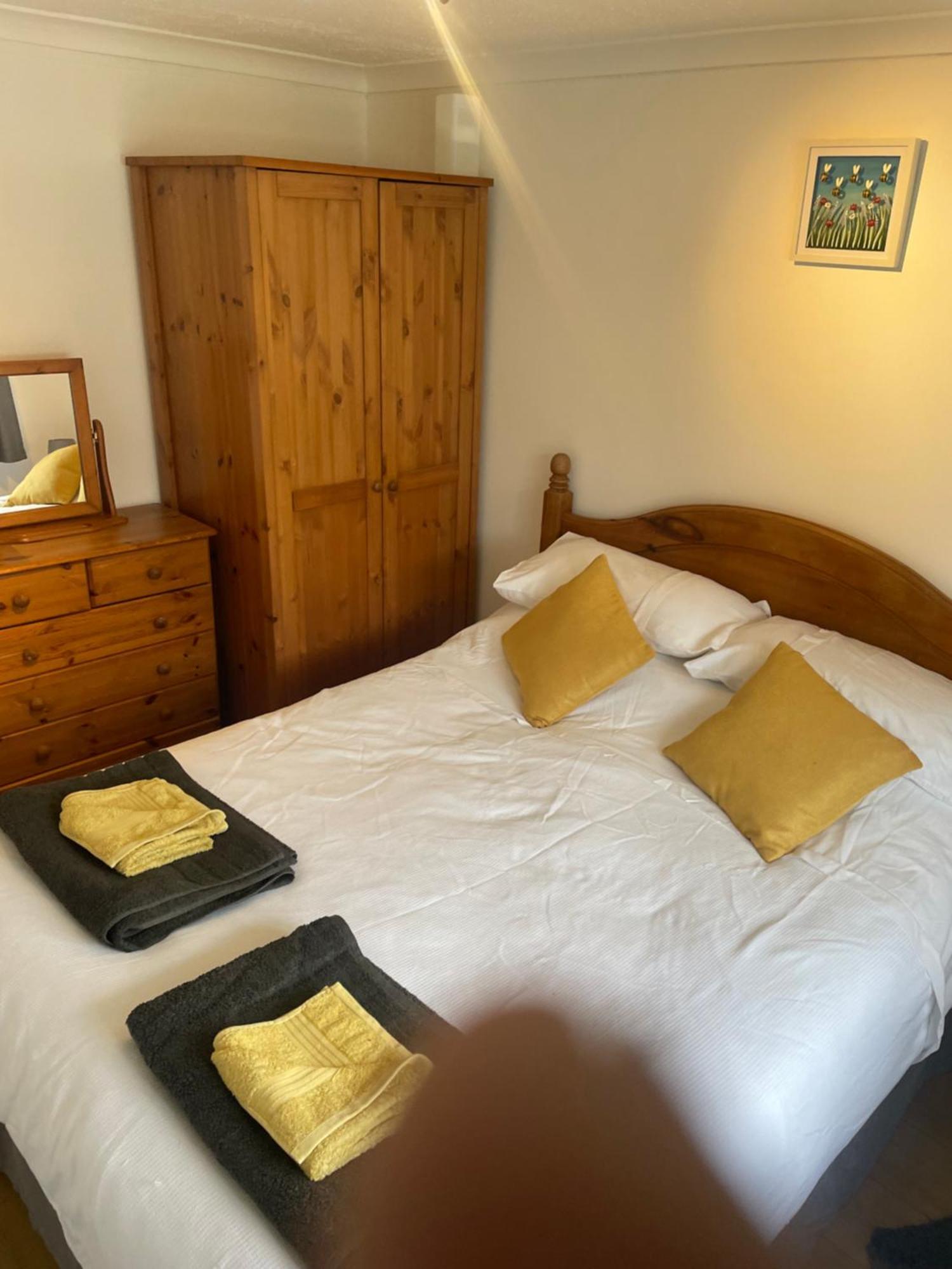 Bumblebee Lodge Saint Cleer Exteriör bild